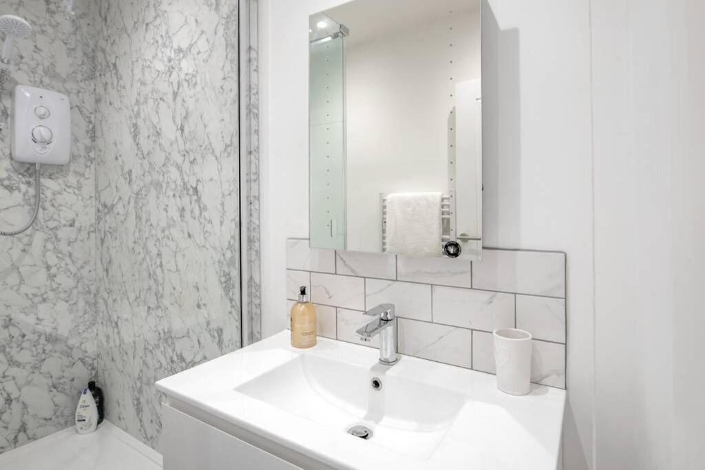 2 Bed City Centre Apartment 1 Min From Bath Abbey Exteriör bild
